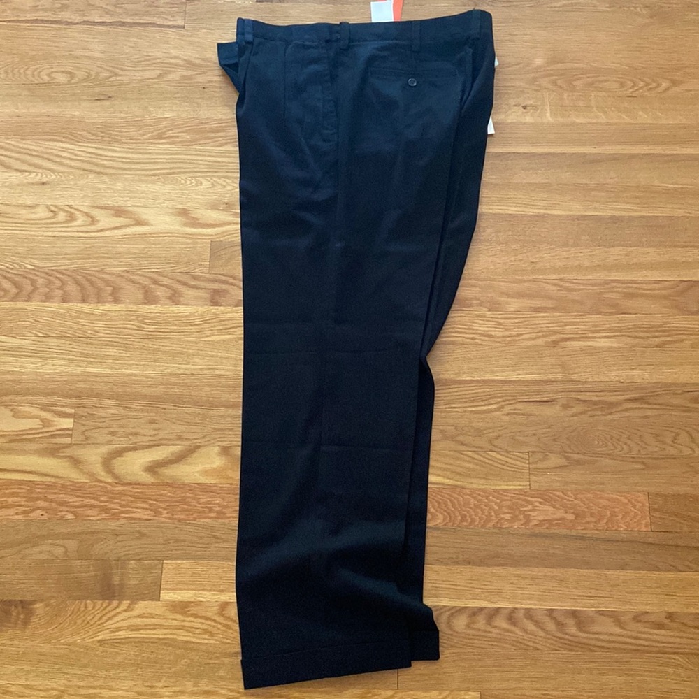 Mens Dockers Pants: relaxed fit, pleated, cuffed, comfort waistband